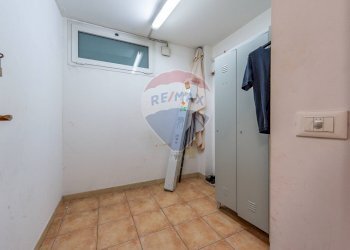 Hall / corridoio - Commercial Premises Via Tuscolana
 
687, Roma - photo 20