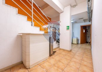 Scale - Commercial Premises Via Tuscolana
 
687, Roma - photo 21