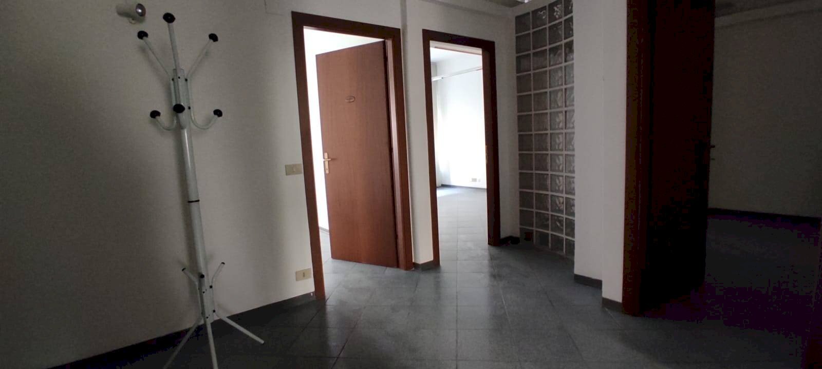 Foto 3 - Office Via Grande
 
95, Livorno - photo 2