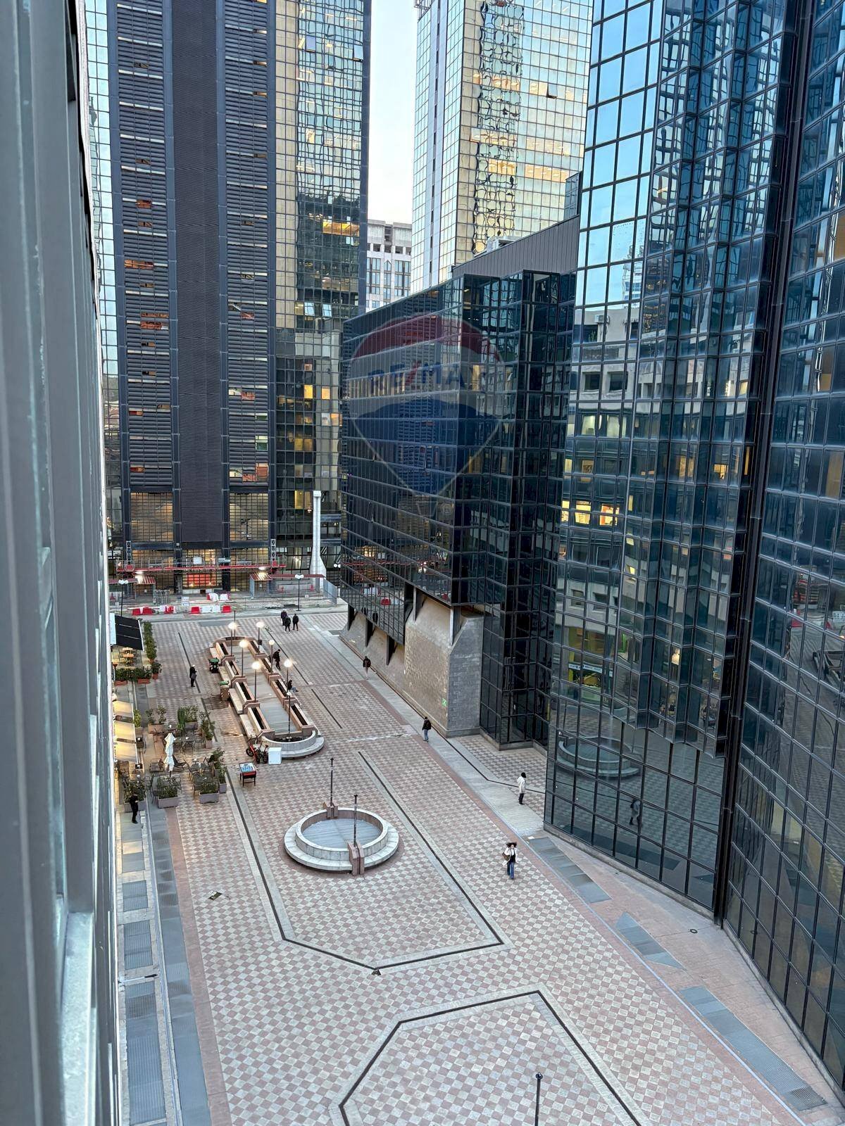 Edificio all\'aperto - Office Centro Direzionale isola F/12
 
F/12, Napoli - photo 1