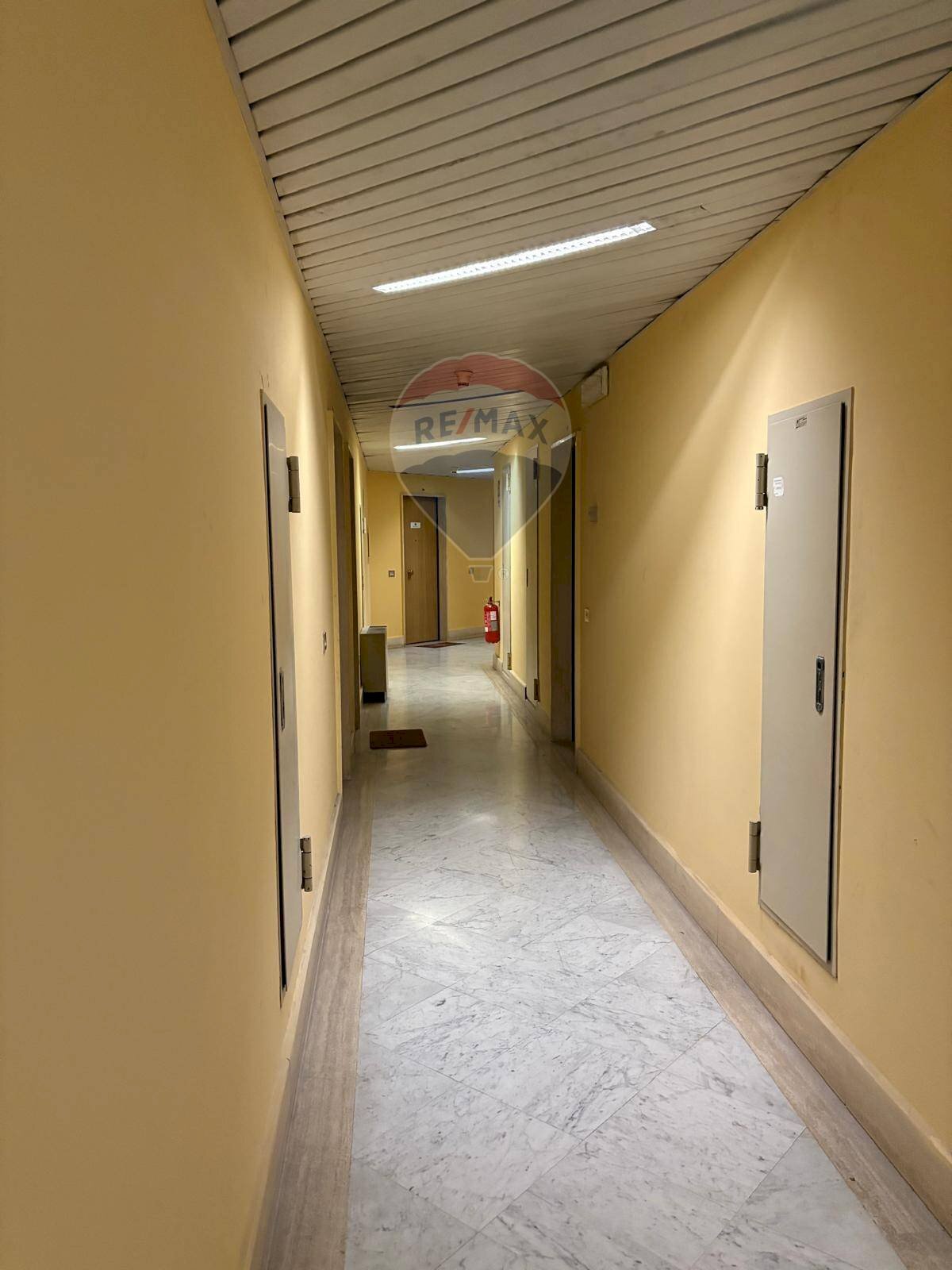 Hall / corridoio - Office Centro Direzionale isola F/12
 
F/12, Napoli - photo 3