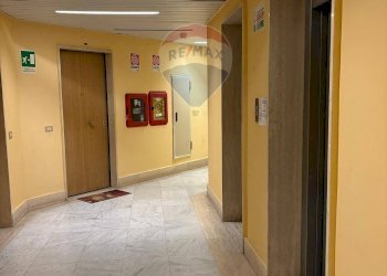 Hall / corridoio - Ufficio Centro Direzionale isola F/12
F/12, Napoli - foto 2