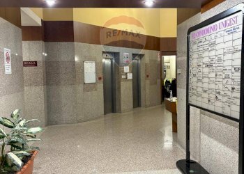 Ricezione / Lobby - Ufficio Centro Direzionale isola F/12
F/12, Napoli - foto 13