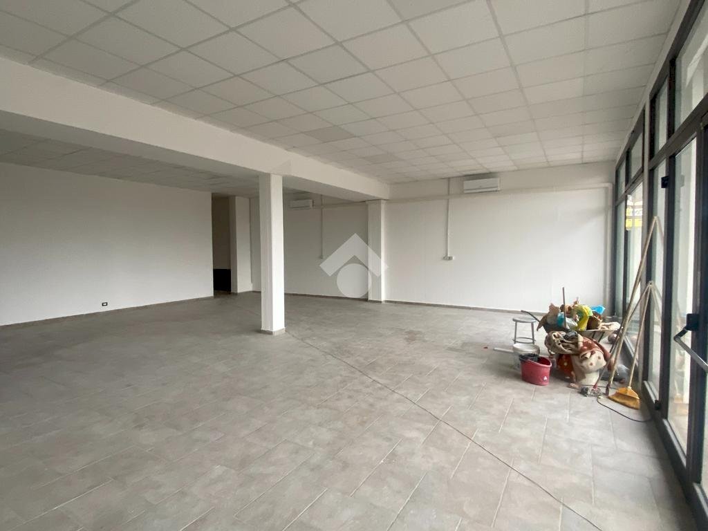 Negozio via Scossabrillo, Dozza - foto 1