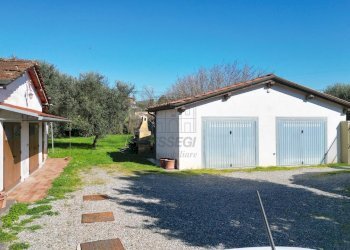 vendesi villetta indipendente con giardino e garag - Villa Via delle Scuole 38, Lucca - foto 5