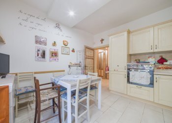 INTERESSANTE VILLA SINGOLA con ampio terreno disp - Villa Via delle Scuole 38, Lucca - foto 12