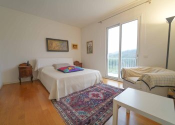 camera matrimoniale piano primo.jpg - Casa indipendente Verucchio - foto 7