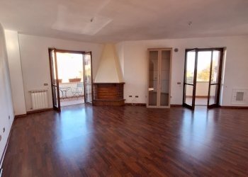 20251207_115758.jpg - Casa indipendente Via Gian Lorenzo Bernini 26, Rignano Flaminio - foto 12