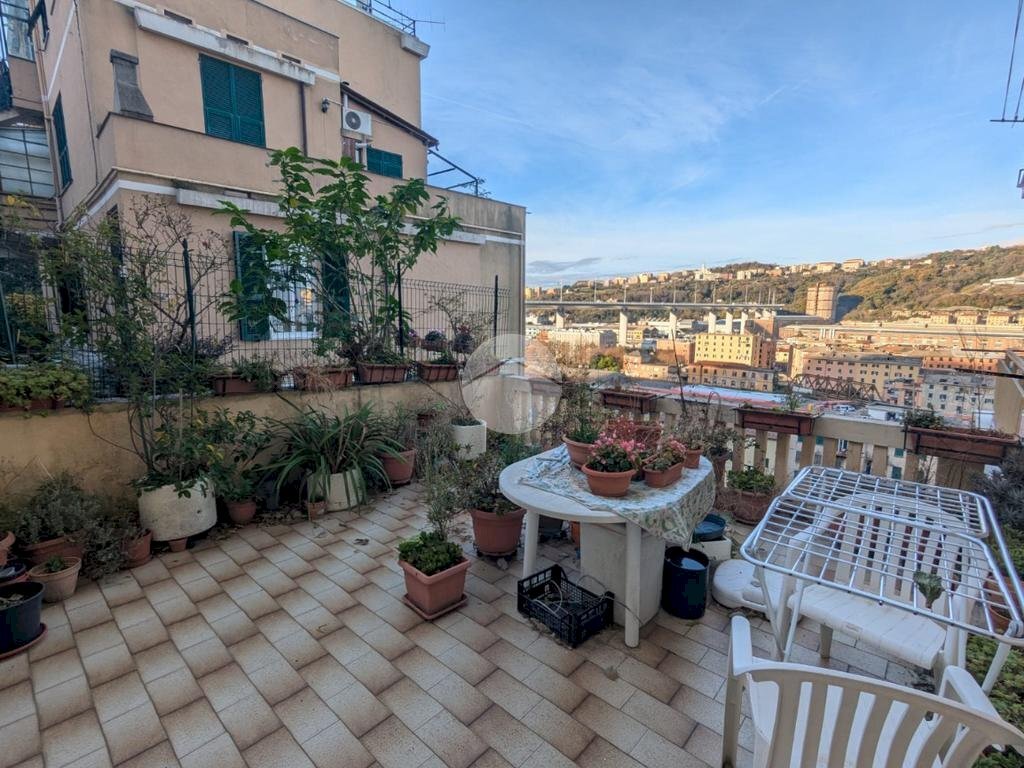 Four-room apartment Via Adelaide Ristori, Genova (neighborhood Certosa) - photo 3