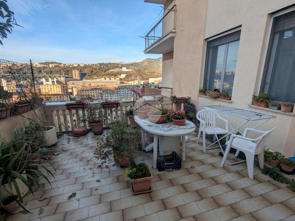 Four-room apartment Via Adelaide Ristori, Genova (neighborhood Certosa) - photo 2