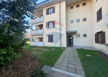 Edificio all\'aperto - Trilocale via Risorgimento
 
6, Buguggiate - foto 2