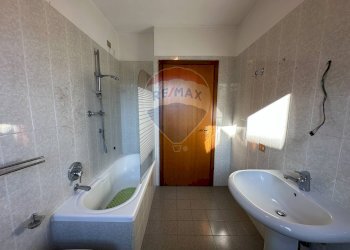 Bagno - Trilocale via Risorgimento
 
6, Buguggiate - foto 23