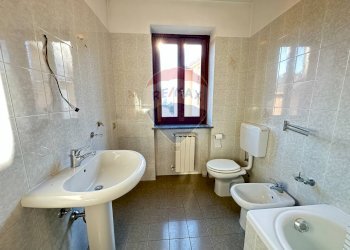 Bagno - Trilocale via Risorgimento
 
6, Buguggiate - foto 24