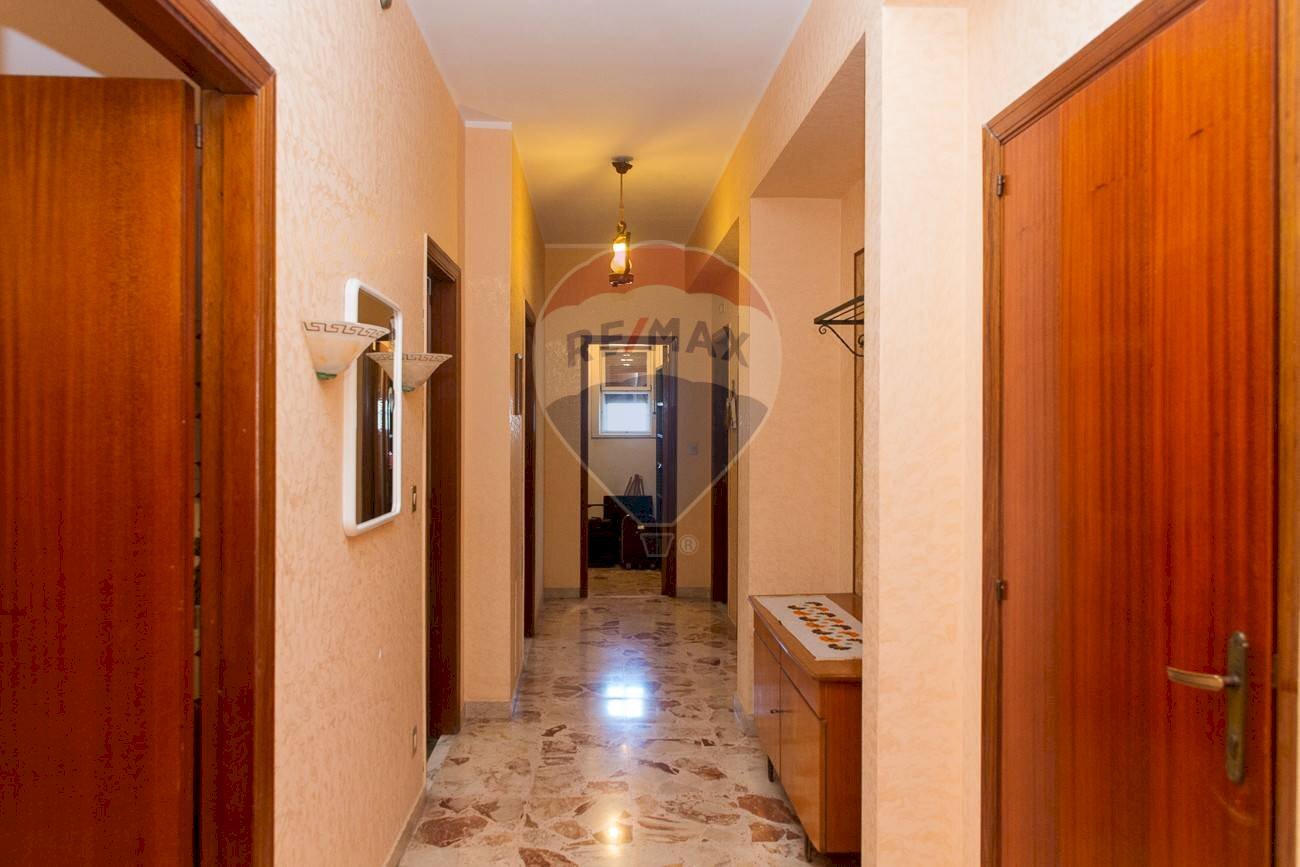 Hall / corridoio - Four-room apartment Via Etnea
 
187, Lentini - photo 1