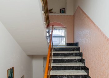 Scale - Quadrilocale Via Etnea
 
189, Lentini - foto 27