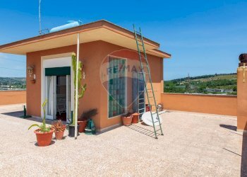 Terrazza - Quadrilocale Via Etnea
 
189, Lentini - foto 32