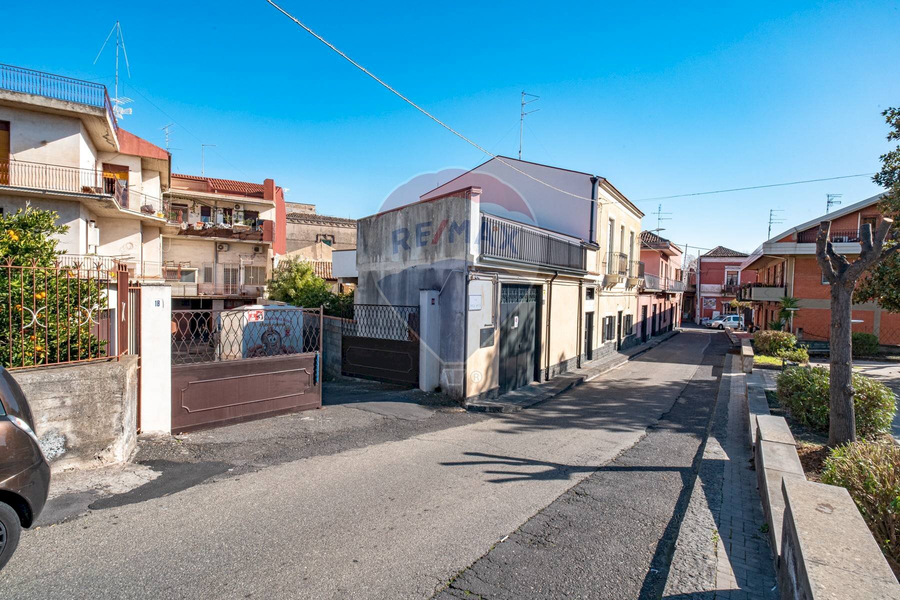 Edificio all\'aperto - Box Via Chiesa Antica
 
snc, Viagrande - foto 1