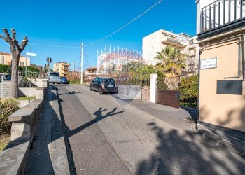 Edificio all\'aperto - Box Via Chiesa Antica
 
snc, Viagrande - foto 6