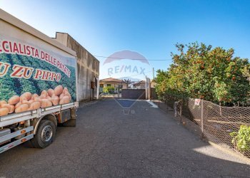 Edificio all\'aperto - Box Via Chiesa Antica
 
snc, Viagrande - foto 14