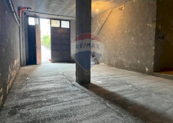 Hall / corridoio - Box Via Chiesa Antica
 
snc, Viagrande - foto 22