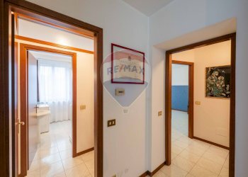 Hall / corridoio - Trilocale VIA DONIZETTI
 
11, Chignolo d'Isola - foto 5