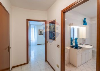 Hall / corridoio - Trilocale VIA DONIZETTI
 
11, Chignolo d'Isola - foto 11