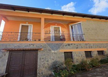 Casa all\'aperto - Casa indipendente via delle camelie
 
14, Roccamonfina - foto 1