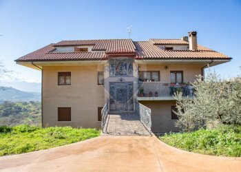 Casa all\'aperto - Villa Strada Di Renzo
 
8, Chieti - foto 1