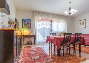 Sala da pranzo - Villa Strada Di Renzo
 
8, Chieti - foto 4