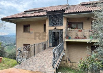 Casa all\'aperto - Villa Strada Di Renzo
 
8, Chieti - foto 2