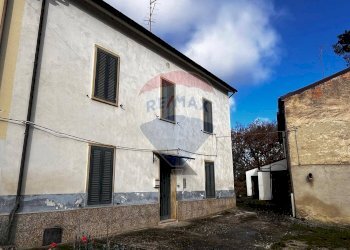 Edificio all\'aperto - Casa semi indipendente Contrada Foce
 
30, Campobasso - foto 1