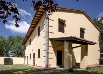 Foto 2 - Villa Via di Spazzavento
 
26, Scarperia e San Piero - photo 2