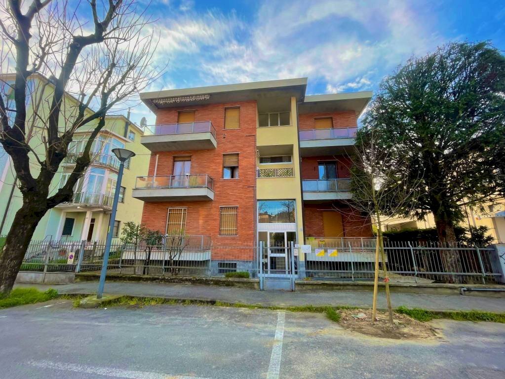 Facciata - Box via Tito Codevilla, Tortona - foto 2