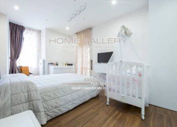 Camera da letto - Appartamento via Eugenio Baroni, 4, Genova (zona Albaro) - foto 23