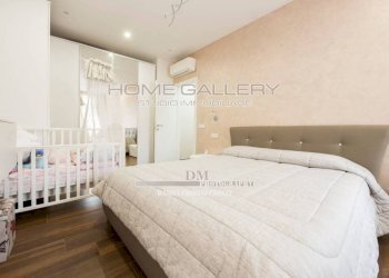 Camera da letto - Appartamento via Eugenio Baroni, 4, Genova (zona Albaro) - foto 24