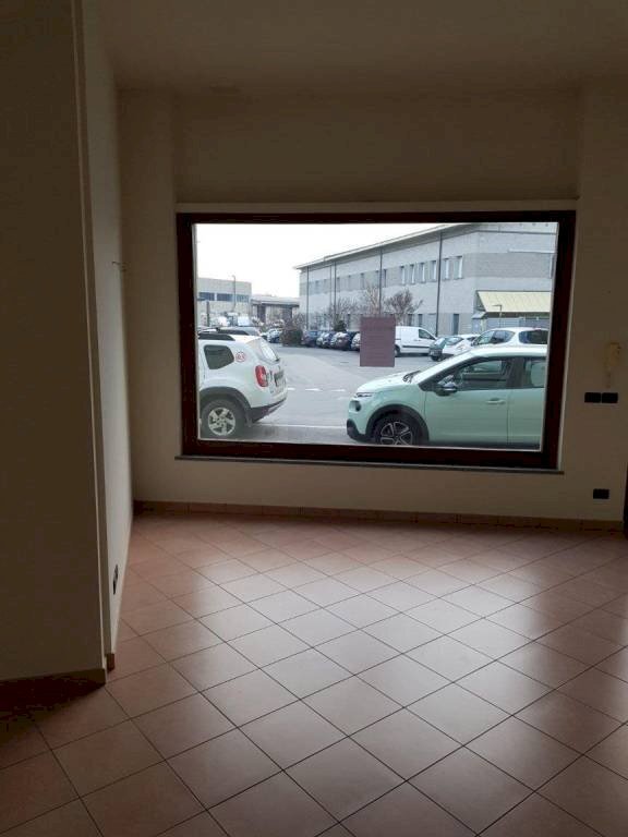 Interno non residenziale - Ufficio via Vigone, 45, Pinerolo - foto 2