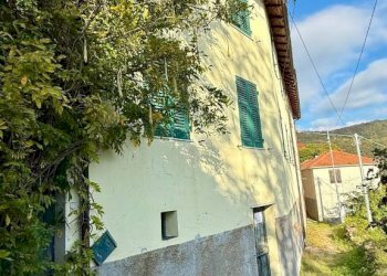 Facciata - Casa indipendente via Cadelè Bricollo, 68, Serra Riccò - foto 2