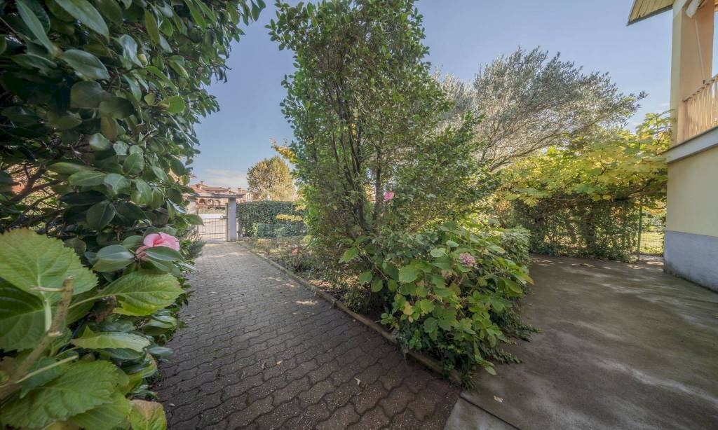 Cortile interno - Villa via Umberto I, 99, Rivalta di Torino - photo 3