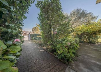 Cortile interno - Villa via Umberto I, 99, Rivalta di Torino - foto 3