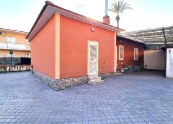 Casa indipendente Mondragone - foto 1