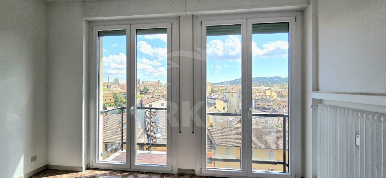 RIVA RENO-AFFITTO-APPARTAMENTO CON VISTA PANORAMIC - Four-room apartment Bologna (neighborhood Centro Storico) - photo 1