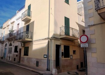 PHOTO-2025-12-10-11-48-09 (2).jpg - Quadrilocale Via Cesare Beccaria 93, Mola di Bari - foto 1