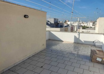 PHOTO-2025-12-10-11-48-11.jpg - Quadrilocale Via Cesare Beccaria 93, Mola di Bari - foto 6