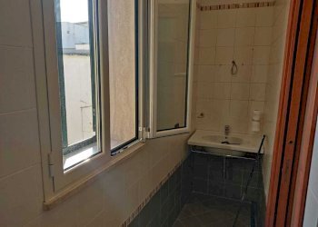 PHOTO-2025-12-10-11-48-13 (2).jpg - Quadrilocale Via Cesare Beccaria 93, Mola di Bari - foto 9