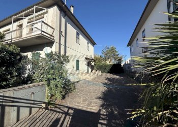 photo_26_2025-12-10_18-06-56.jpg - Casa indipendente Via Fiammetta, Rosignano Marittimo - foto 1