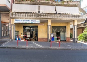 Bottega Cannizzaro (2).jpg - Commercial Premises Via Firenze 205, Aci Castello - photo 1