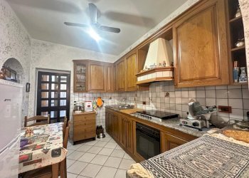 Cucina abitabile - Casa indipendente Via Pietro Maroncelli 5, Vercelli - foto 7