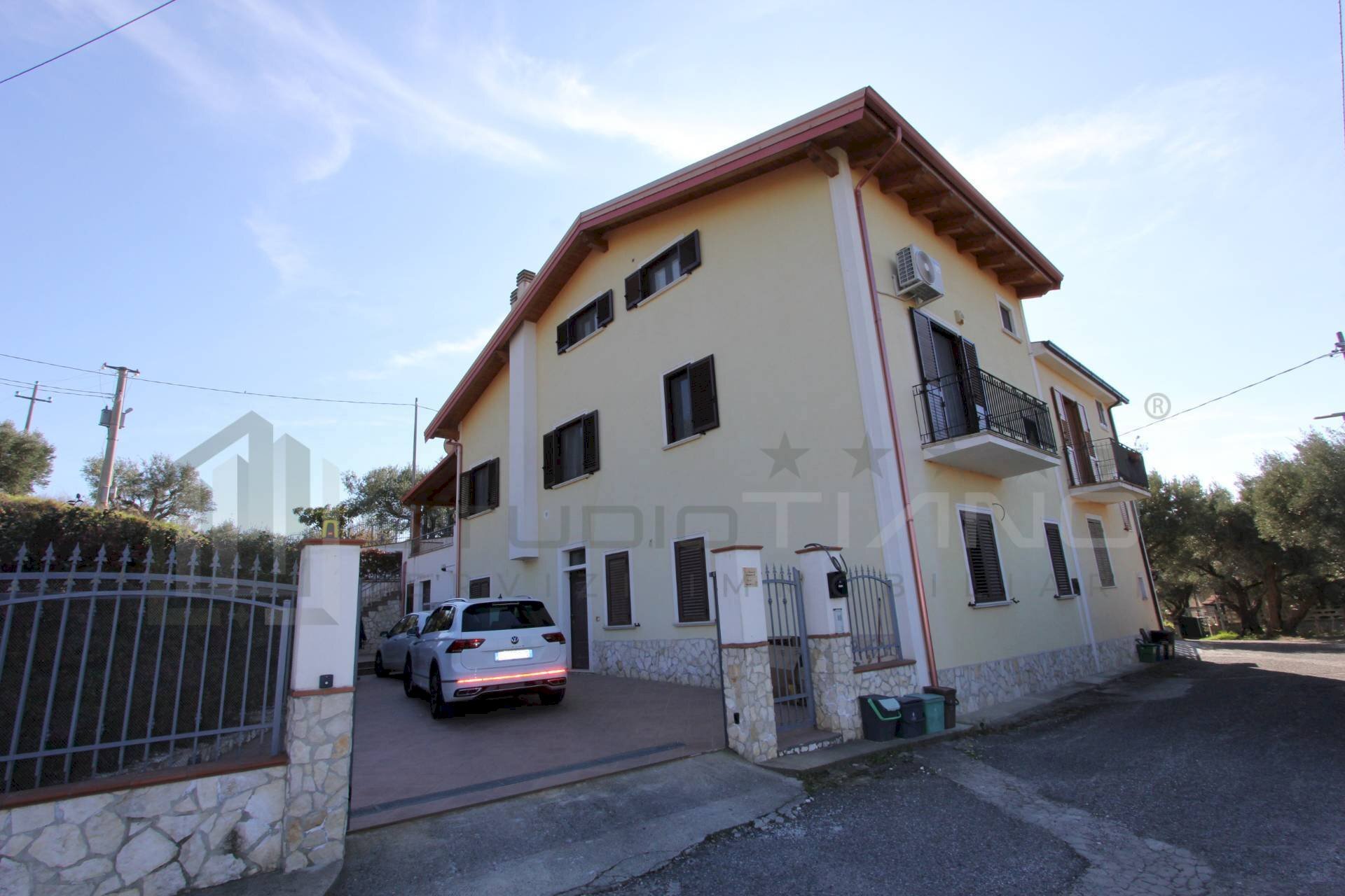 Foto 2 - Independent house VIA BADESSA
 
SNC, Cosenza - photo 2