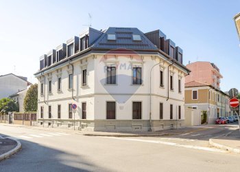 Edificio all\'aperto - Bilocale via San Carlo
 
47, Rho - foto 3