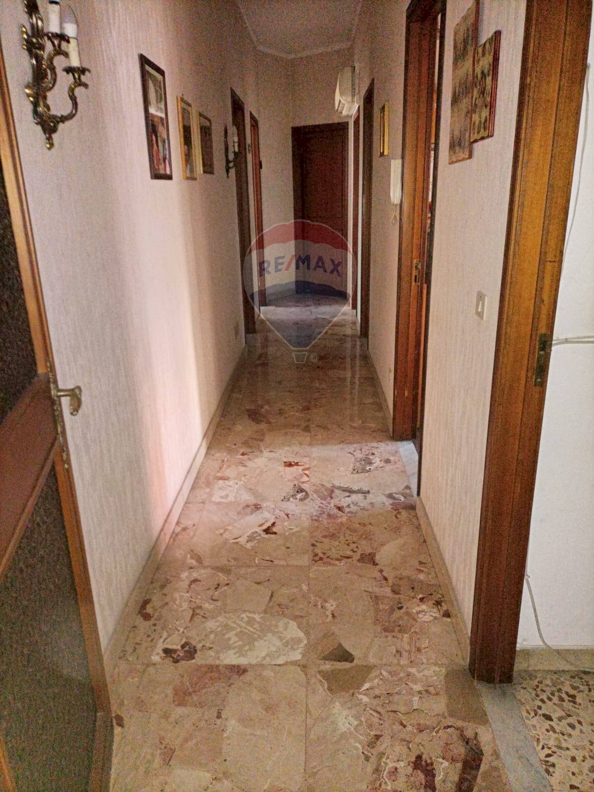 Hall / corridoio - Appartamento Via Emanuele Bellia
 
204, Paterno - foto 3